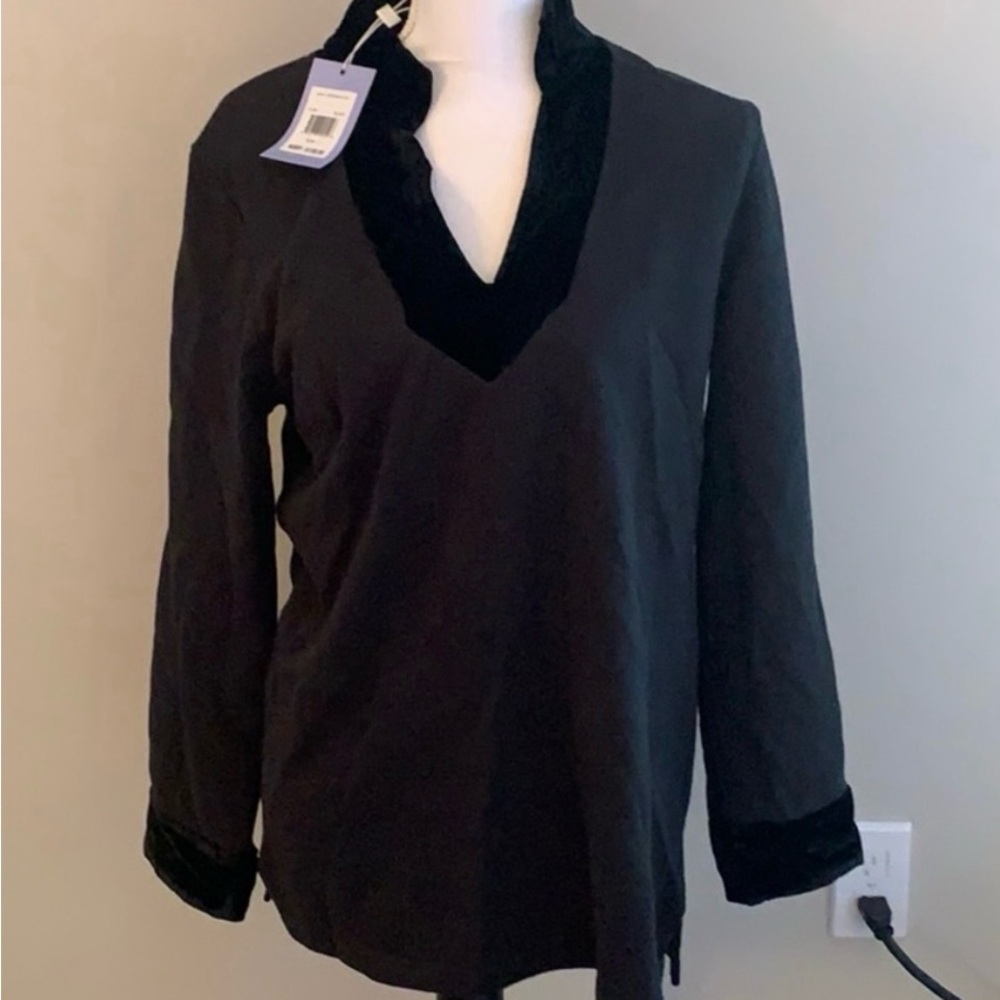 Black Sail to Sable tunic with velvet trim 🥰
